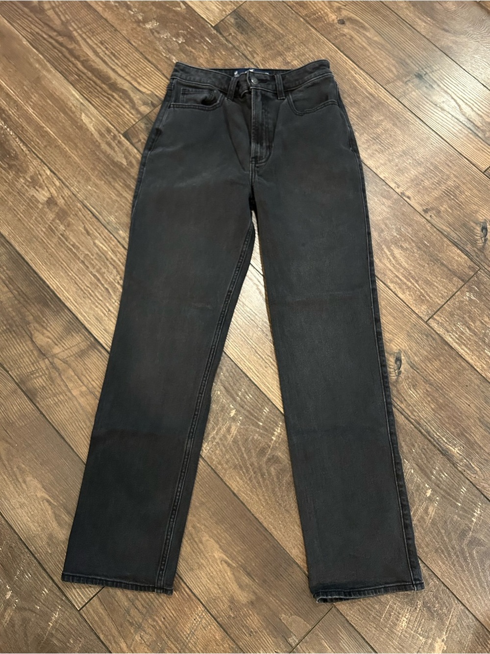 Hollister Faded Black Ultra High-Rise 90s Straight Vintage Stretch - 27/4